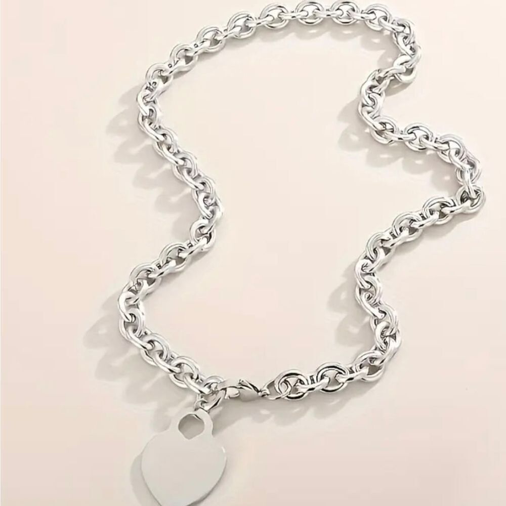 Women’s Heart Shaped Fashion Necklace Bracelet Set - Picture 3 of 5